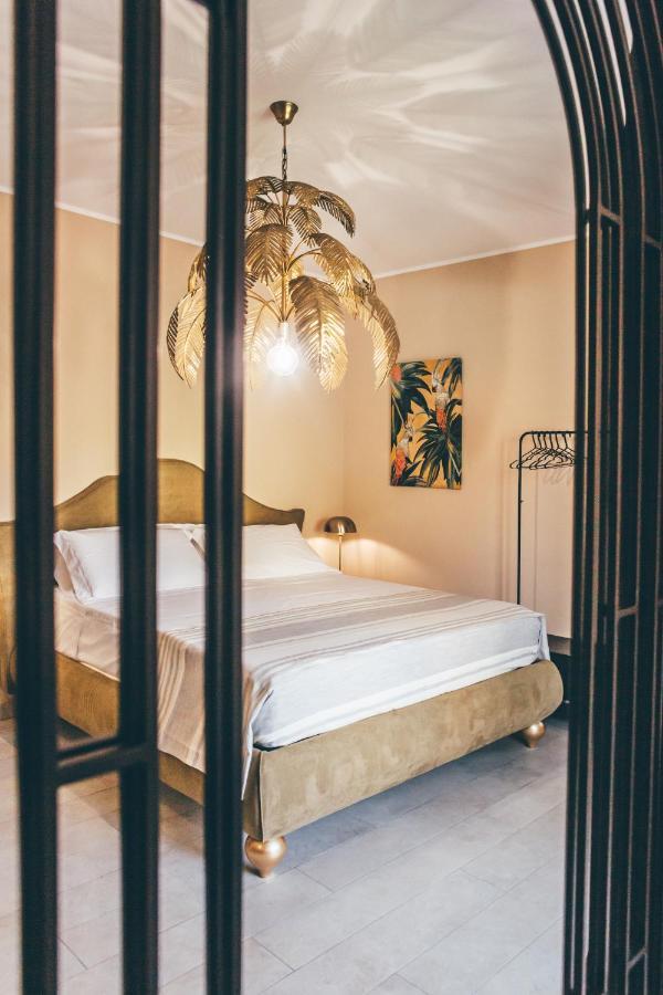 Bed and Breakfast Eksotika Oliveri Exterior foto