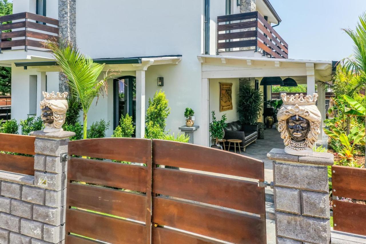 Bed and Breakfast Eksotika Oliveri Exterior foto